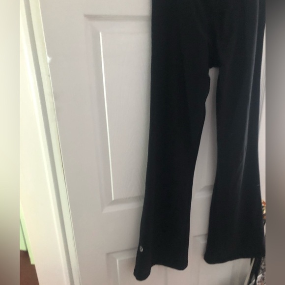 Lululemon Athletica Groove Reversible Black size 8 Flare  Trousers - Picture 15 of 16